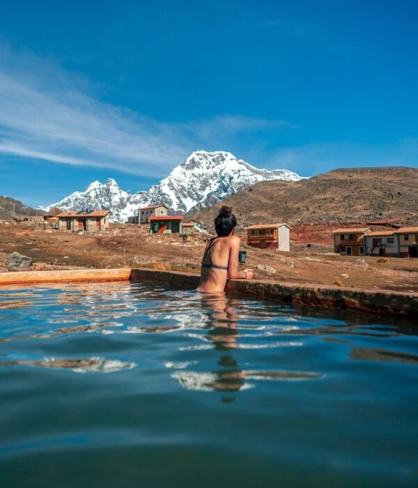 Enjoying the hot springs in Ausangate
