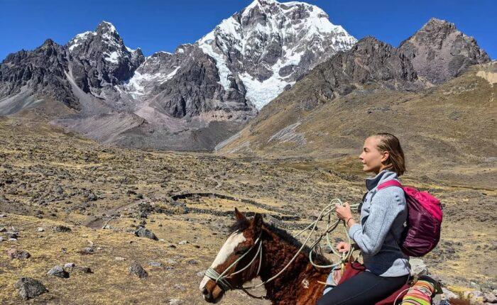 Horseback Riding in Ausangate 7 Lakes Economic Group Tour 1 Day